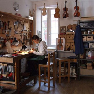 Luthier