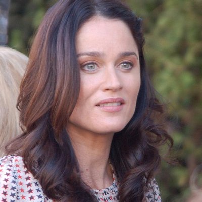 Robin Tunney logo