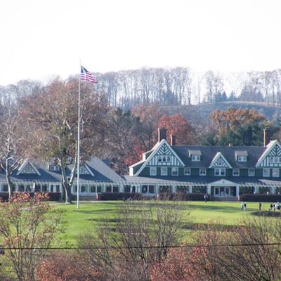 Oakmont Country Club logo