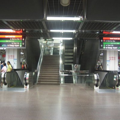 City Hall MRT Station