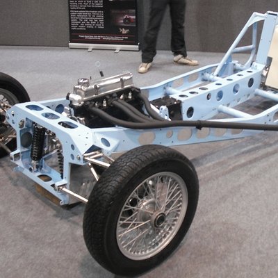 Longitudinal engine