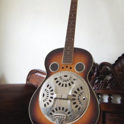 Resonator guitar
