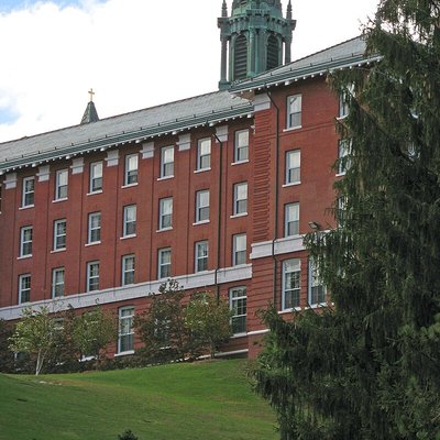 College of the Holy Cross logo