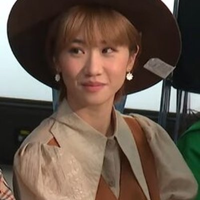 Lulu 黃路梓茵 logo