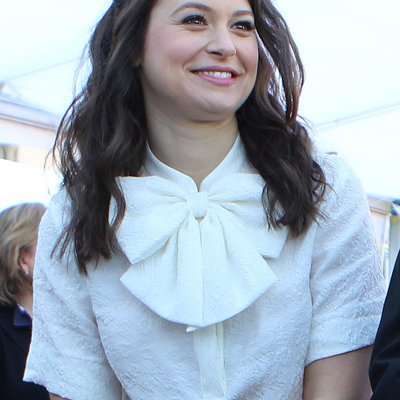 Katie Lowes logo