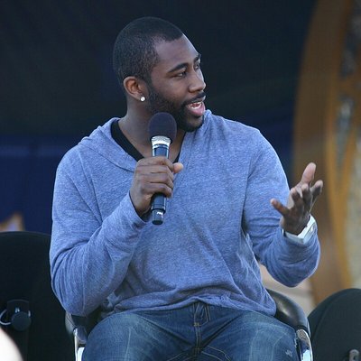 Darrelle Revis logo