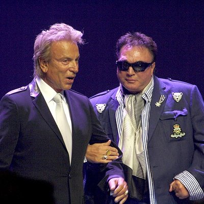 Siegfried & Roy logo