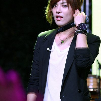 Kangnam (singer)