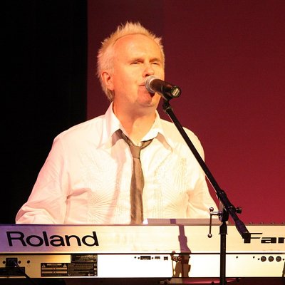 Howard Jones (musician) logo