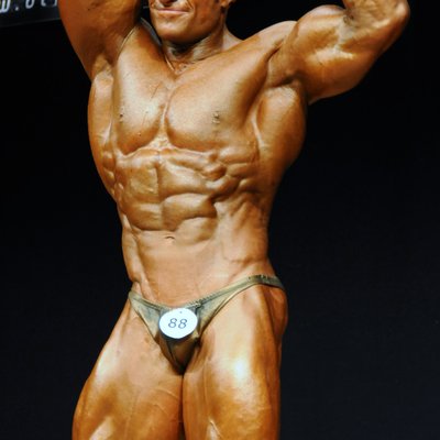 Dennis James (bodybuilder)