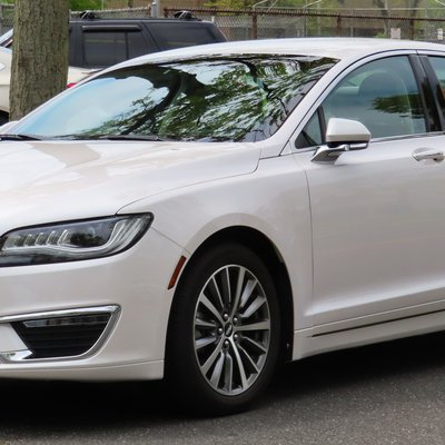 Lincoln MKZ logo