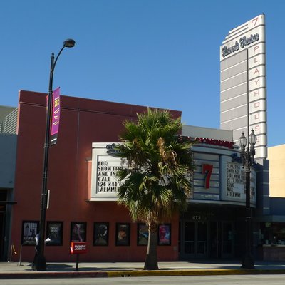 Laemmle Theatres logo