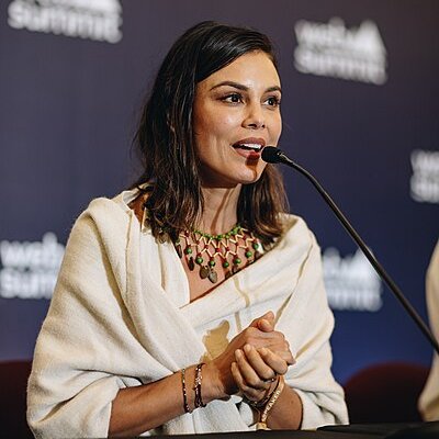 Nathalie Kelley logo