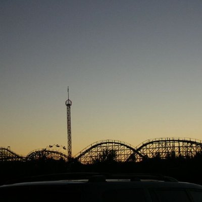 Silverwood Theme Park logo