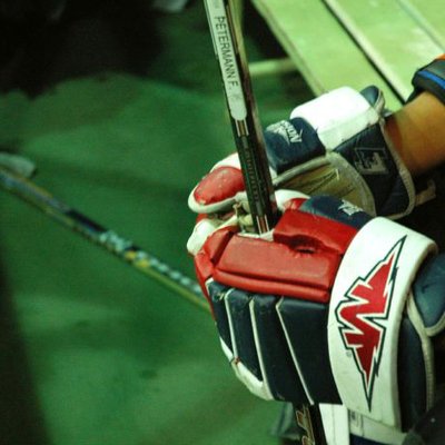 Glove (ice hockey) logo