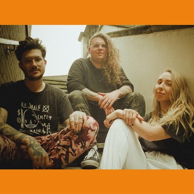 Milk Teeth logo