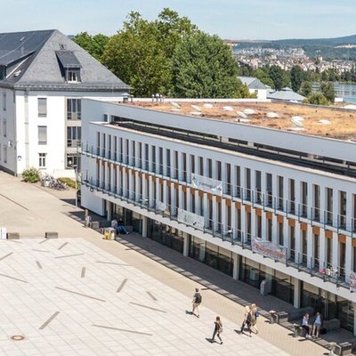 Universität