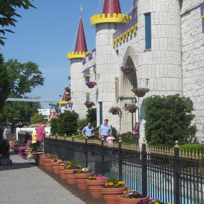 Dutch Wonderland logo